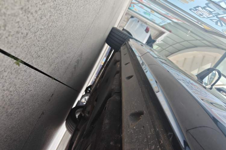 Used Audi Q7 2023 45 TFSI quattro S line Sport model Left Side Sill