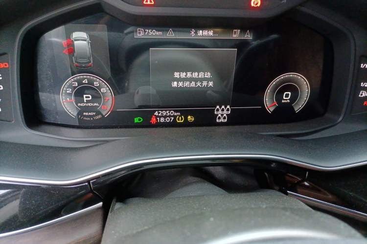 Used Audi Q7 2023 45 TFSI quattro S line Sport model Odometer Close Up