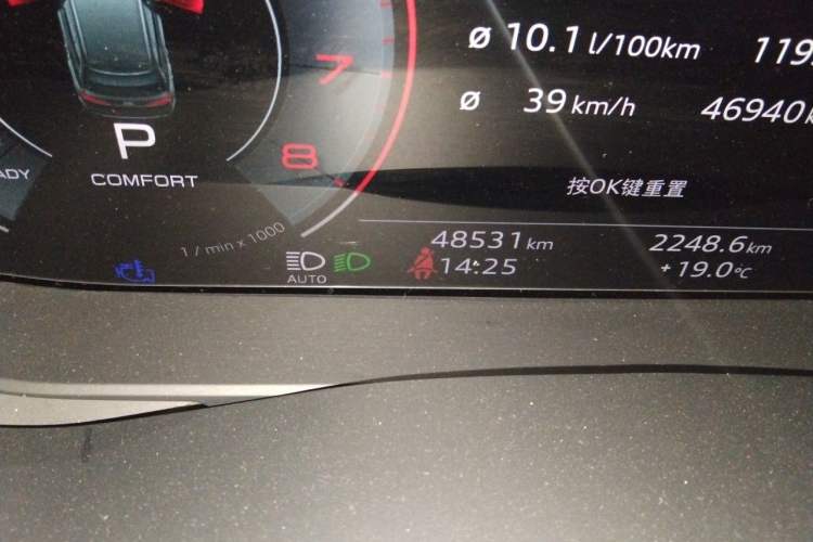 Used Audi Q7 2023 55 TFSI quattro S line Sport Edition Odometer Close Up