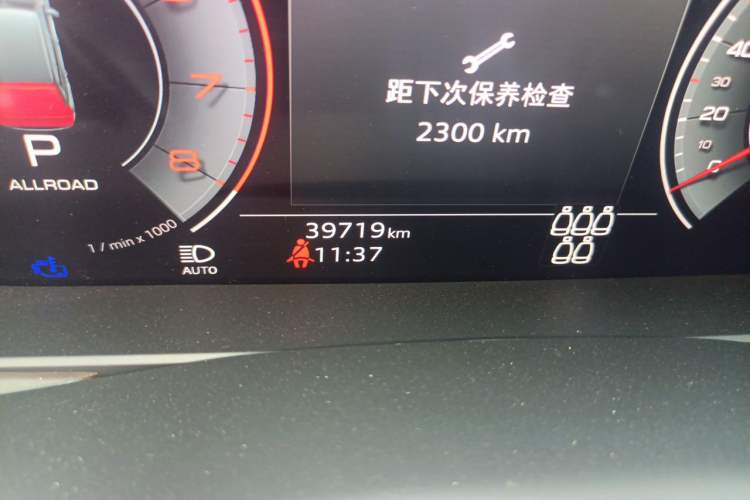 Used Audi Q7 2023 55 TFSI quattro S line Sport Edition Odometer Close Up