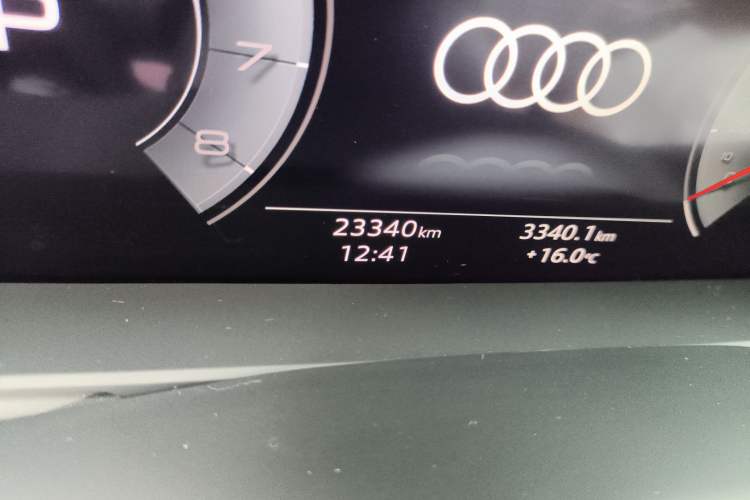Used Audi Q7 2023 45 TFSI quattro S line Sport model Odometer Close Up