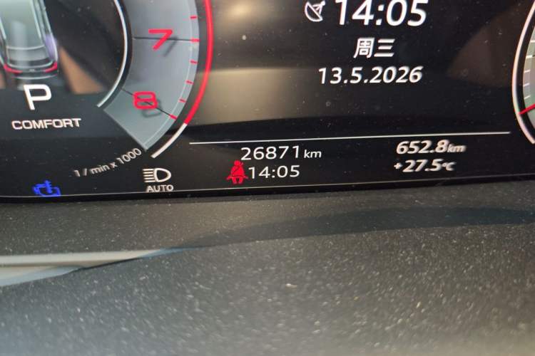 Used Audi Q7 2023 55 TFSI quattro S line Sport Edition Odometer Close Up