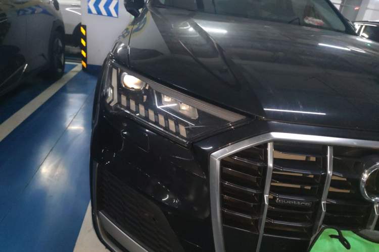 Used Audi Q7 2023 45 TFSI quattro S line Sport model Right Front Headlight