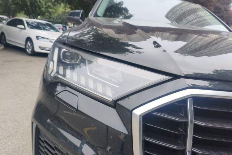 Used Audi Q7 2023 55 TFSI quattro S line Sport Edition Right Front Headlight