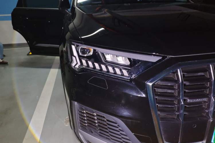 Used Audi Q7 2023 55 TFSI quattro S line Sport Edition Right Front Headlight