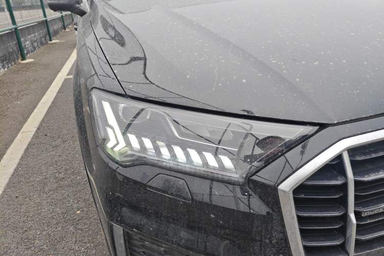 Used Audi Q7 2023 45 TFSI quattro S line Sport model Right Front Headlight