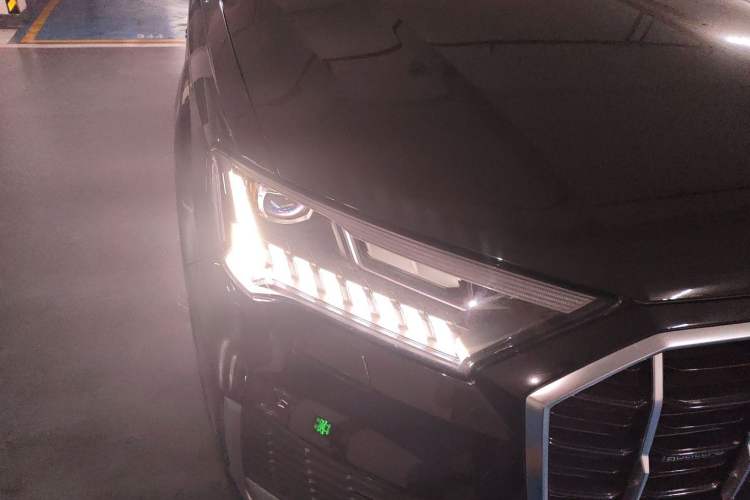 Used Audi Q7 2023 45 TFSI quattro S line Sport model Right Front Headlight