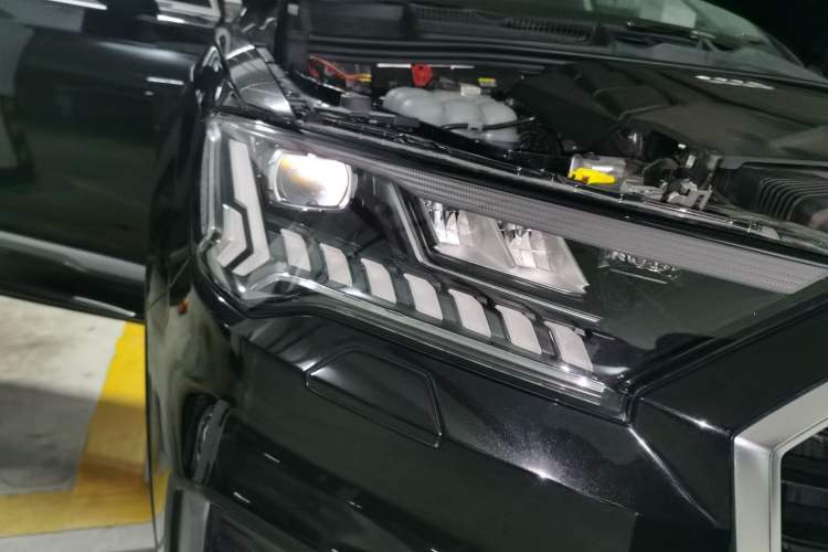 Used Audi Q7 2023 55 TFSI quattro S line Sport Edition Right Front Headlight