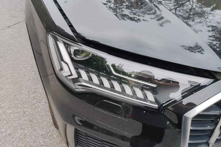 Used Audi Q7 2023 55 TFSI quattro S line Sport Edition Right Front Headlight
