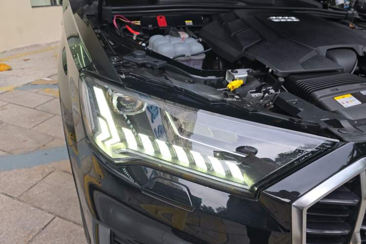 Used Audi Q7 2023 55 TFSI quattro S line Sport Edition Right Front Headlight