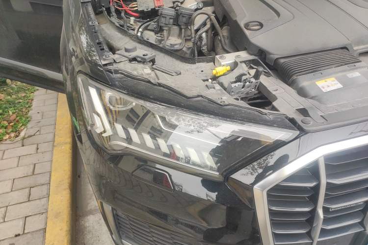 Used Audi Q7 2023 45 TFSI quattro S line Sport model Right Front Headlight