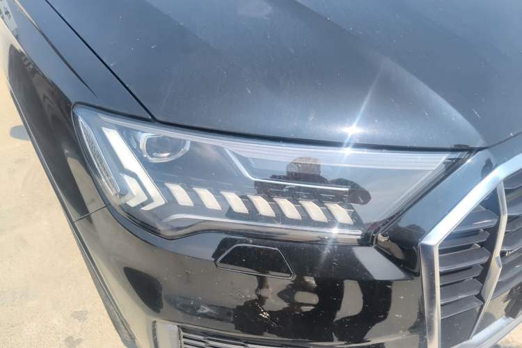 Used Audi Q7 2023 45 TFSI quattro S line Sport model Right Front Headlight