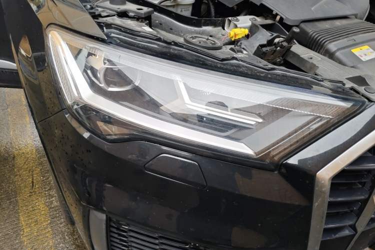 Used Audi Q7 2023 55 TFSI quattro S line Sport Edition Right Front Headlight