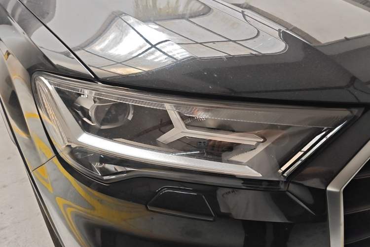 Used Audi Q7 2023 55 TFSI quattro S Prestige Edition Right Front Headlight