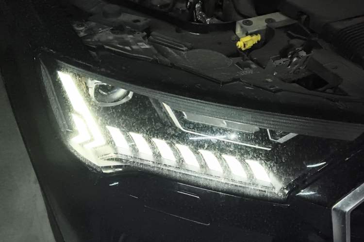 Used Audi Q7 2023 45 TFSI quattro S line Sport model Right Front Headlight