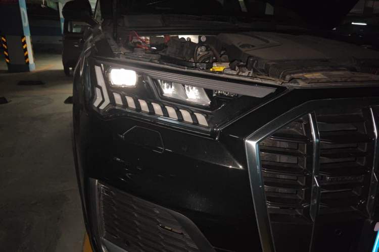 Used Audi Q7 2023 45 TFSI quattro S line Sport model Right Front Headlight
