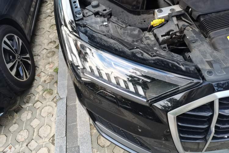 Used Audi Q7 2023 45 TFSI quattro S line Sport model Right Front Headlight
