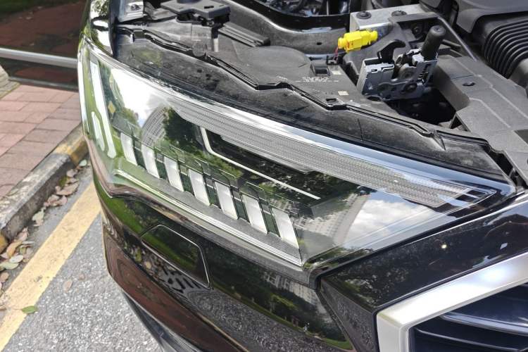Used Audi Q7 2023 45 TFSI quattro S line Sport model Right Front Headlight