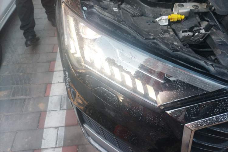 Used Audi Q7 2023 55 TFSI quattro S line Sport Edition Right Front Headlight