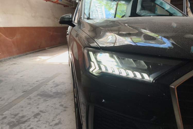 Used Audi Q7 2023 55 TFSI quattro S line Sport Edition Right Front Headlight
