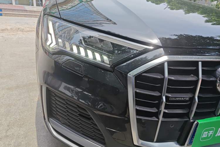 Used Audi Q7 2023 45 TFSI quattro S line Sport model Right Front Headlight