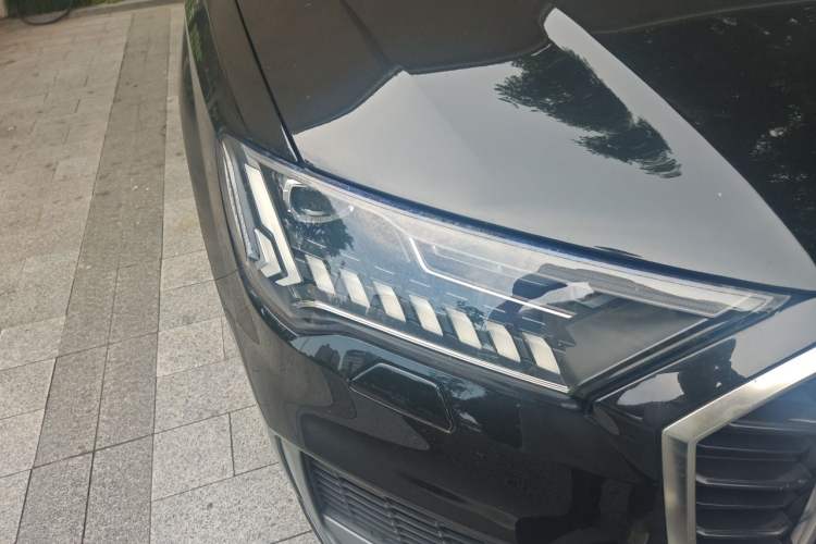 Used Audi Q7 2023 55 TFSI quattro S line Sport Edition Right Front Headlight