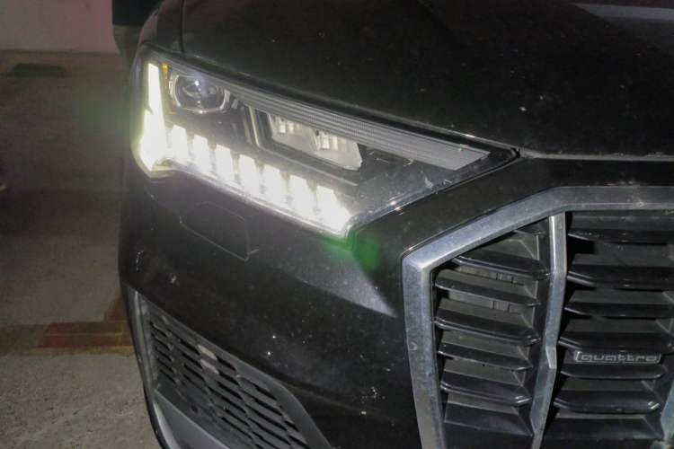 Used Audi Q7 2023 55 TFSI quattro S line Sport Edition Right Front Headlight