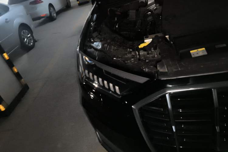 Used Audi Q7 2023 45 TFSI quattro S line Sport model Right Front Headlight