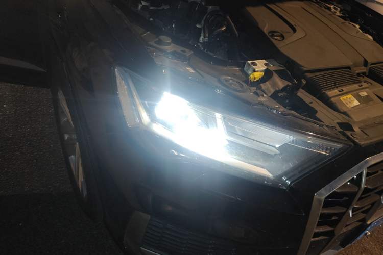 Used Audi Q7 2023 45 TFSI quattro S line Sport model Right Front Headlight