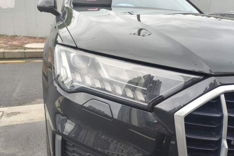 Used Audi Q7 2023 45 TFSI quattro S line Sport model Right Front Headlight