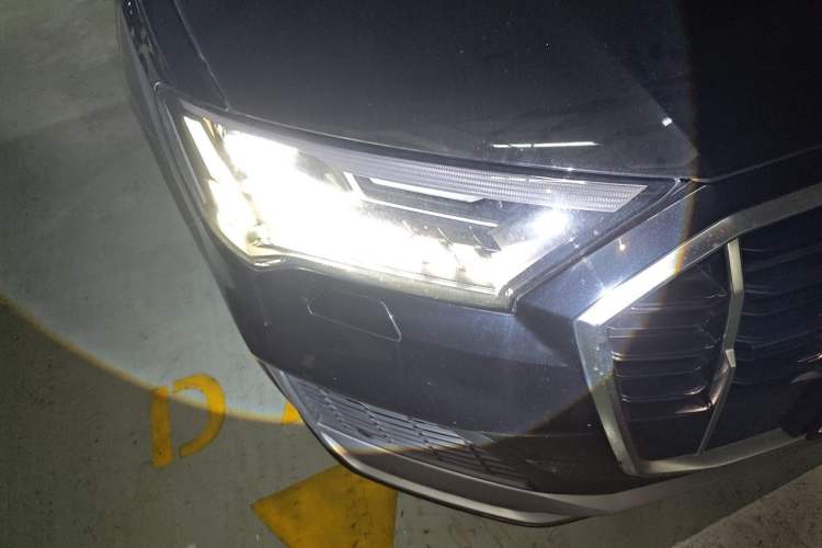 Used Audi Q7 2023 55 TFSI quattro S line Sport Edition Right Front Headlight