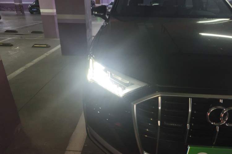 Used Audi Q7 2023 45 TFSI quattro S line Sport model Right Front Headlight