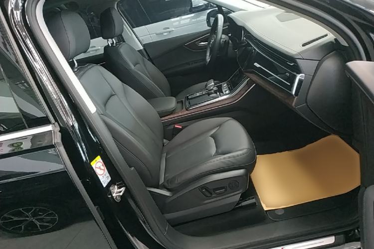 Used Audi Q7 2023 55 TFSI quattro S line Sport Edition Right Front Seat