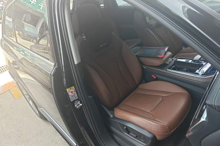 Used Audi Q7 2023 45 TFSI quattro S line Sport model Right Front Seat