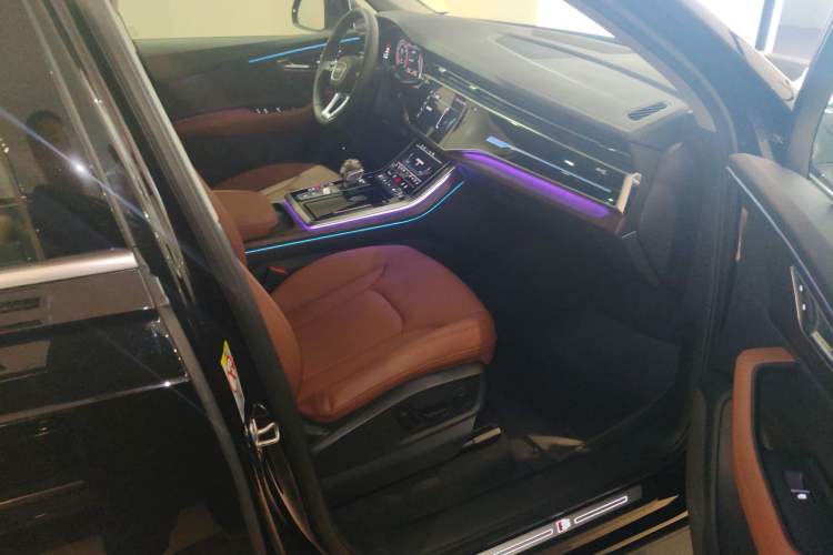 Used Audi Q7 2023 45 TFSI quattro S line Sport model Right Front Seat
