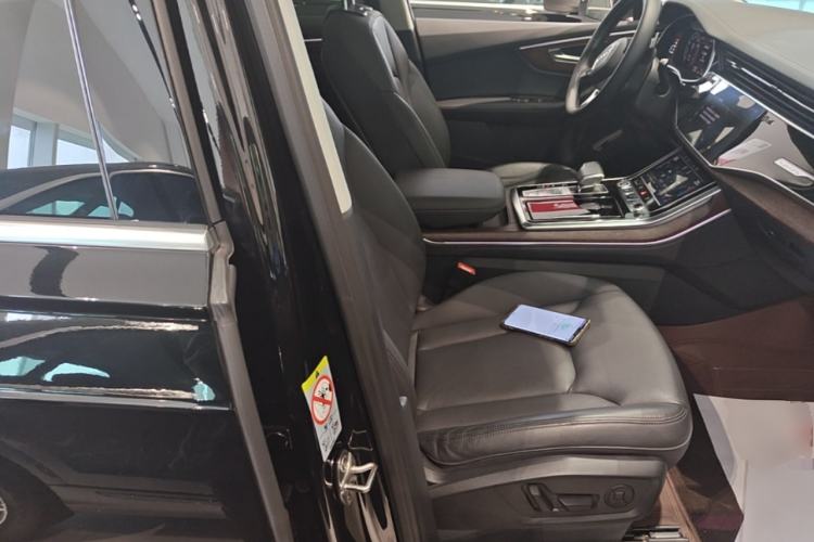 Used Audi Q7 2023 55 TFSI quattro S line Sport Edition Right Front Seat