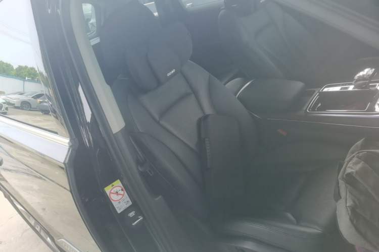 Used Audi Q7 2023 45 TFSI quattro S line Sport model Right Front Seat