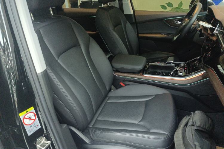 Used Audi Q7 2023 45 TFSI quattro S line Sport model Right Front Seat