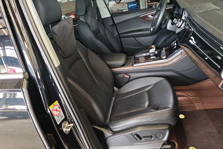 Used Audi Q7 2023 55 TFSI quattro S line Sport Edition Right Front Seat