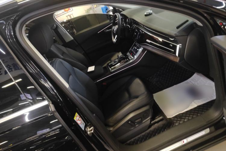 Used Audi Q7 2023 45 TFSI quattro S line Sport model Right Front Seat