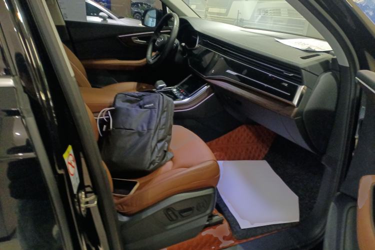 Used Audi Q7 2023 45 TFSI quattro S line Sport model Right Front Seat