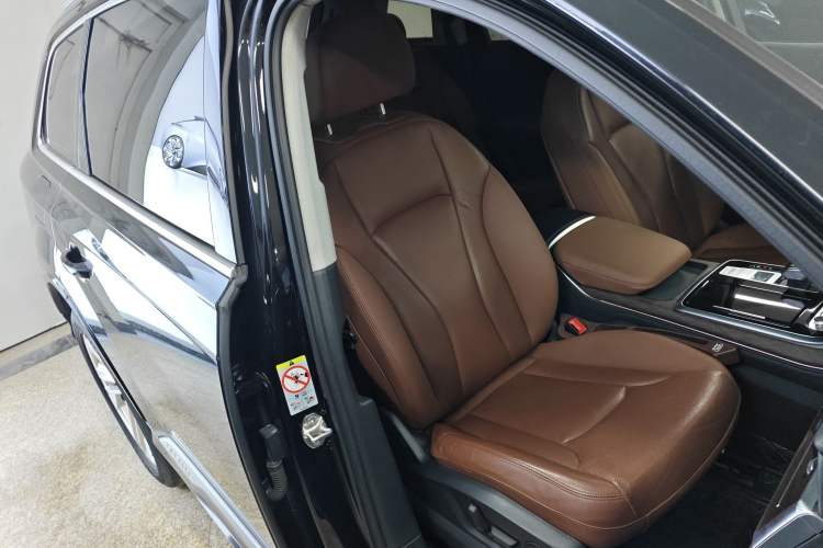 Used Audi Q7 2023 45 TFSI quattro S line Sport model Right Front Seat