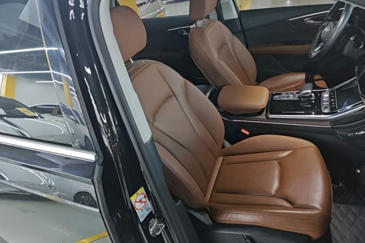Used Audi Q7 2023 55 TFSI quattro S line Sport Edition Right Front Seat