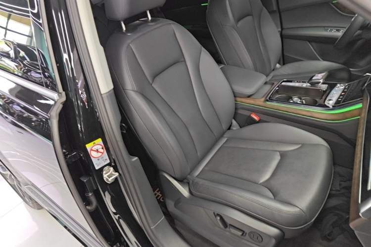 Used Audi Q7 2023 55 TFSI quattro S line Sport Edition Right Front Seat