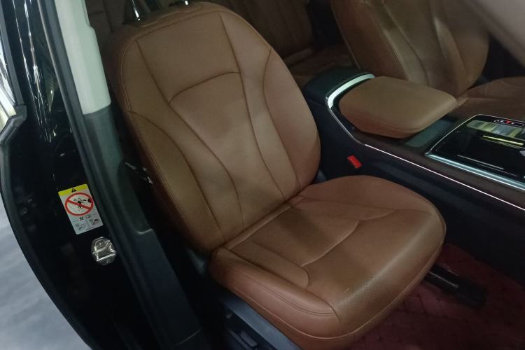 Used Audi Q7 2023 45 TFSI quattro S line Sport model Right Front Seat