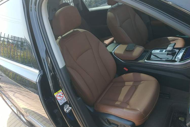Used Audi Q7 2023 45 TFSI quattro S line Sport model Right Front Seat