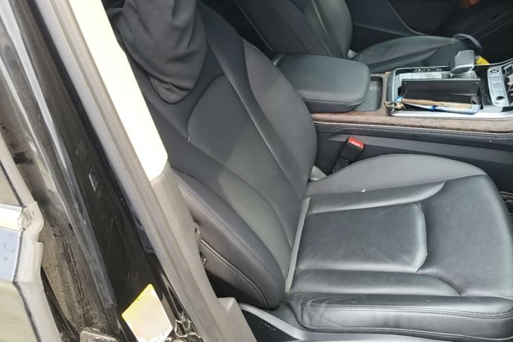 Used Audi Q7 2023 45 TFSI quattro S line Sport model Right Front Seat