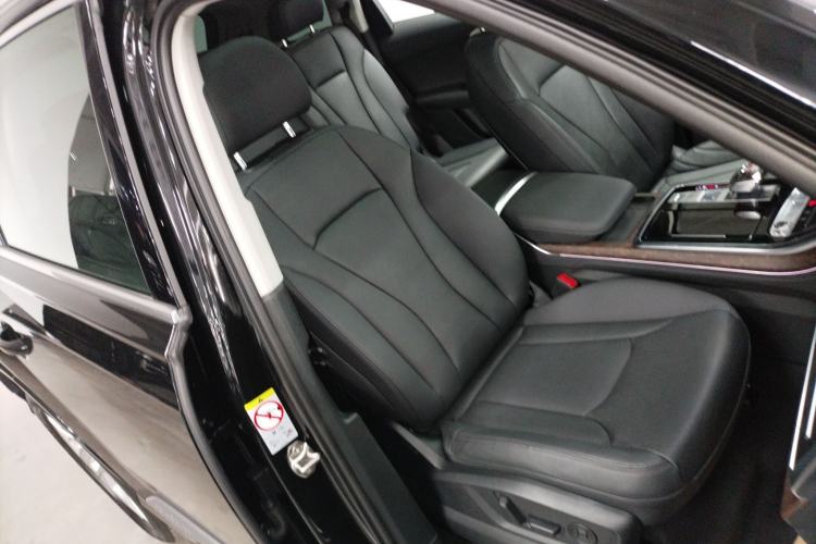 Used Audi Q7 2023 45 TFSI quattro S line Sport model Right Front Seat