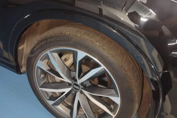 Used Audi Q7 2023 55 TFSI quattro S line Sport Edition Right Front Wheel Hub