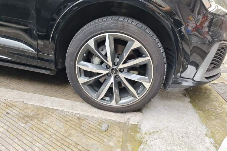 Used Audi Q7 2023 55 TFSI quattro S line Sport Edition Right Front Wheel Hub